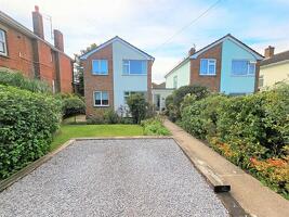 Picture #0 of Property #1620378831 in Wimborne Road, Oakdale, POOLE BH15 3EE