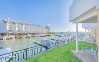 Picture #2 of Property #1624402341 in Moriconium Quay, Lake Avenue, Poole BH15 4QP
