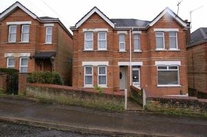 Picture #0 of Property #1625342541 in Francis Road, Poole BH12 2AT