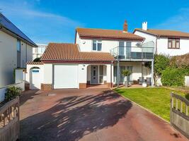 Picture #0 of Property #1640766441 in Warren Edge Close, Bournemouth BH6 4AY