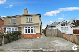 Picture #0 of Property #1649027541 in East View Road, Ringwood BH24 1PP