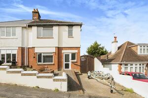Picture #1 of Property #166238368 in Cranbrook Road, POOLE BH12 3BP