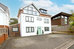 Picture #0 of Property #1664061741 in Excelsior Road, Poole BH14 8TT