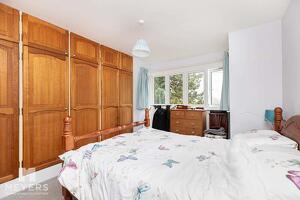 Picture #18 of Property #1664923641 in Harewood Avenue, Bournemouth BH7 6NJ