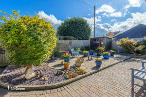 Picture #1 of Property #1668311541 in Clarendon Road, Christchurch BH23 2AB