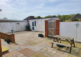Picture #16 of Property #1675567641 in Milverton Close, Eling SO40 9GS