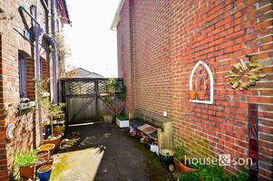 Picture #21 of Property #1688910741 in Hillcrest Road, Bournemouth BH9 3HX