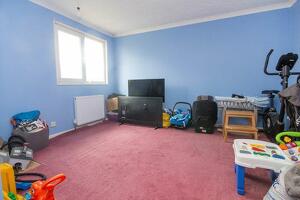 Picture #6 of Property #1695968541 in Calmore SO40 2QZ