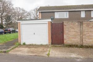 Picture #8 of Property #1695968541 in Calmore SO40 2QZ