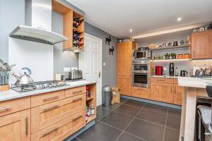 Picture #8 of Property #1699427541 in Admiralty Way, Marchwood, Southampton SO40 4AG