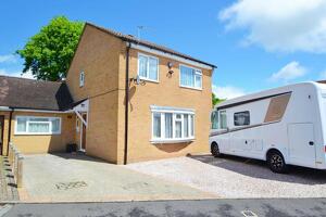 Picture #0 of Property #1717302441 in Verwood BH31 6NW