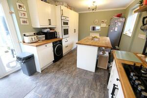 Picture #5 of Property #1720022541 in Frome Close SO40 4SL