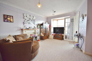 Picture #1 of Property #1720902441 in Edwina Drive, Broadstone BH17 7JG
