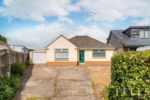 Picture #0 of Property #1722360741 in Meadow Close, Ringwood BH24 1RX