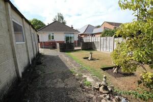 Picture #9 of Property #1763025141 in Acres Road, Bournemouth BH11 8ST