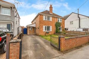 Picture #1 of Property #1771909341 in Brokenford Lane, Totton, Southampton SO40 9DW