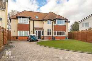 Picture #0 of Property #1777156641 in Hillcrest Road, Moordown BH9 3HX