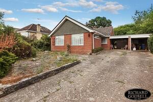 Picture #0 of Property #1779026331 in Burton  Christchurch BH23 7LE