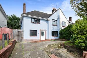 Picture #0 of Property #1791970041 in Arne Avenue, Poole BH12 4DP