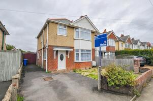 Picture #0 of Property #1825410141 in Wimborne Road, Poole BH15 3EG