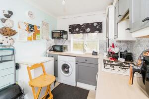 Picture #6 of Property #1828045641 in Thatched Cottage Park, Southampton Road, Lyndhurst SO43 7BW