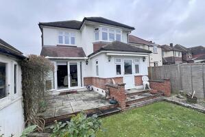 Picture #15 of Property #1841959641 in Cedar Avenue, Bournemouth BH10 7EF
