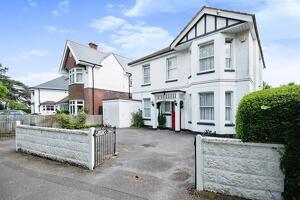Picture #12 of Property #1845769431 in Fitzharris Avenue, Bournemouth BH9 1BZ