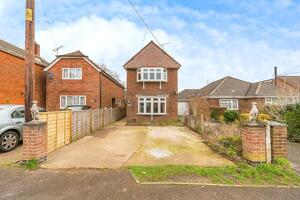 Picture #0 of Property #1869084441 in Hawthorne Road, Totton, Southampton SO40 3HH