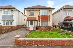Picture #13 of Property #1872763641 in Lackford Avenue, Totton, Southampton SO40 9BQ