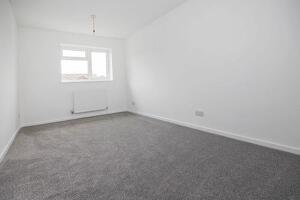 Picture #7 of Property #1888984731 in Marchwood SO40 4YW