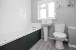 Picture #8 of Property #1888984731 in Marchwood SO40 4YW