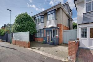 Picture #0 of Property #1889383731 in Maclaren Road, Bournemouth BH9 2XA