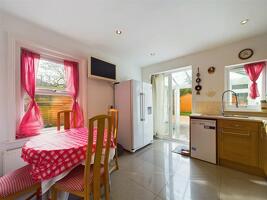 Picture #5 of Property #189240868 in Cranleigh Road, Southbourne, Bournemouth BH6 5JQ