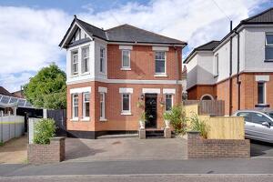 Picture #0 of Property #1899015831 in Firbank Road, Charminster BH9 1EL
