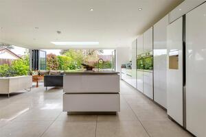 Picture #1 of Property #1901355741 in Magdalen Lane, Christchurch BH23 1PH