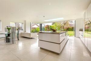 Picture #7 of Property #1901355741 in Magdalen Lane, Christchurch BH23 1PH