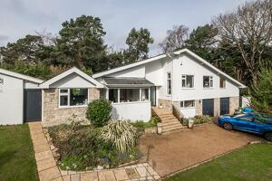 Picture #0 of Property #1905921741 in Ravine Road, Canford Cliffs, Poole BH13 7HT