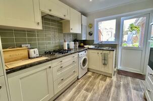Picture #1 of Property #1913080641 in Burn Close, Verwood BH31 6DN