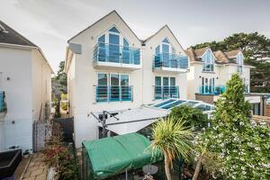 Picture #23 of Property #1925020041 in 68 Panorama Road, Sandbanks, Poole BH13 7RF