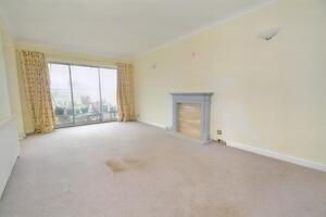 Picture #4 of Property #1939358541 in Hamworthy BH15 4NW