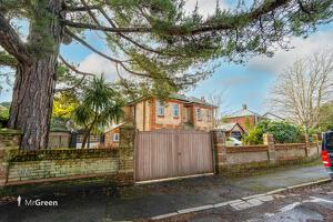 Picture #32 of Property #1944875541 in Beaulieu Road, Christchurch BH23 2EA