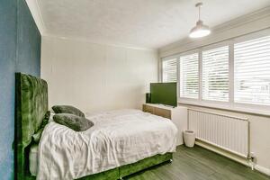 Picture #11 of Property #1945569441 in Runnymede Avenue, BEARWOOD, Bournemouth BH11 9SP