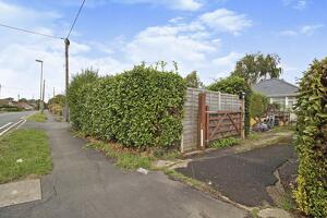 Picture #11 of Property #1948537641 in Calmore Road, Totton, Southampton SO40 8GN