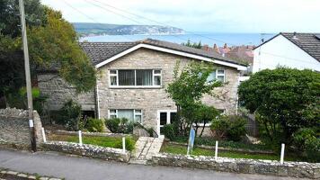 Picture #0 of Property #1964367441 in Swanage BH19 2BP