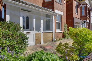 Picture #4 of Property #1968718641 in Acland Road,  Bournemouth BH9 1JJ