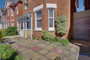Picture #5 of Property #1968718641 in Acland Road,  Bournemouth BH9 1JJ