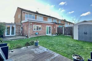 Picture #3 of Property #1971985341 in Orchard Close, Ringwood BH24 1LP