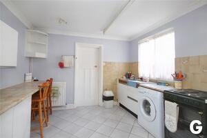 Picture #5 of Property #197260168 in Southampton Road, Ringwood BH24 1HT
