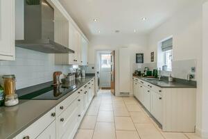 Picture #7 of Property #1978711041 in Copse Close, Whitecliff, Poole BH14 8AW