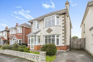 Picture #0 of Property #1985506041 in Redbreast Road North, MOORDOWN, Bournemouth BH9 3JF